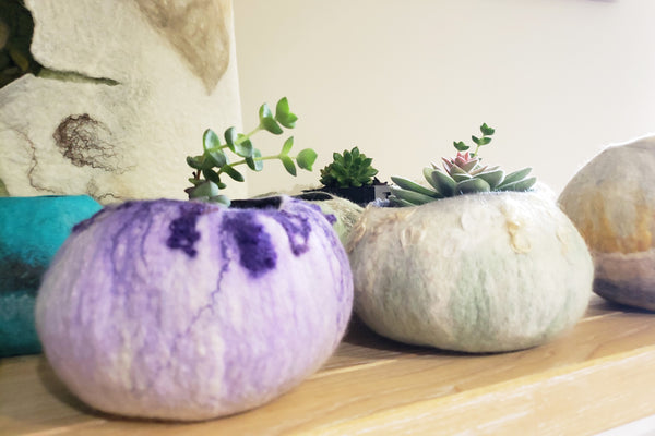 Cute, cosy vase in purple, lavender color. One of a kind made of Merino wool. Fluffy succulent planter or jewelry box.