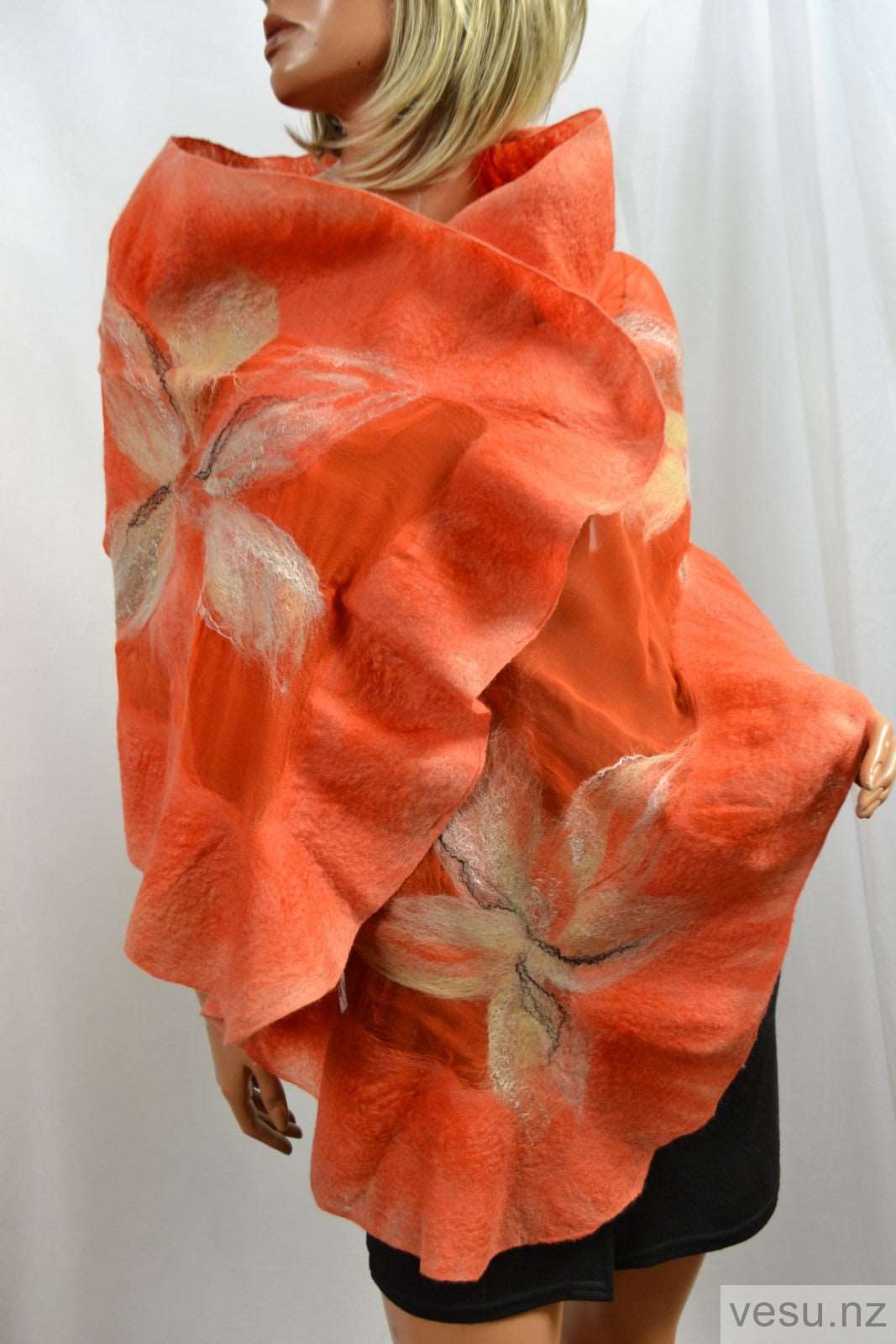 Red-haired silk shawl with merino wool
