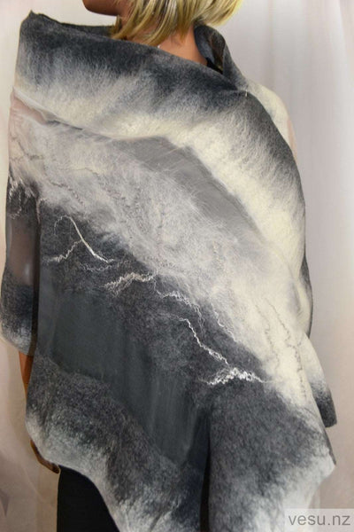 Gray and white felting shawl with merino wool 4618