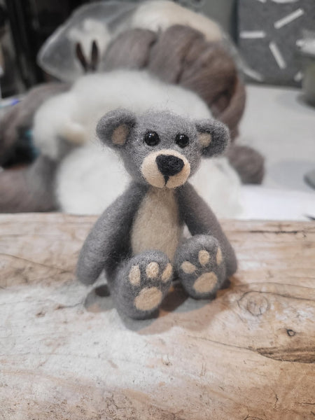Needle Felting Animals – Soft Wool Pocket-Sized Creatures