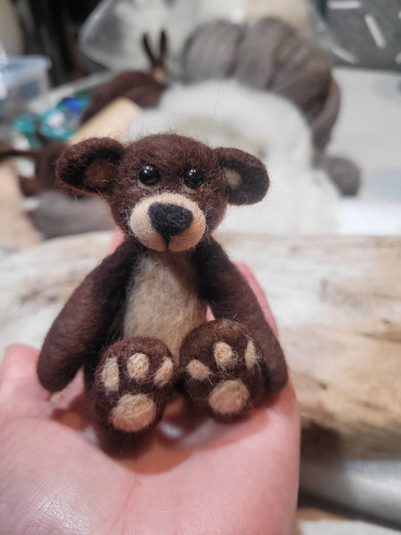 Needle Felting Animals – Soft Wool Pocket-Sized Creatures