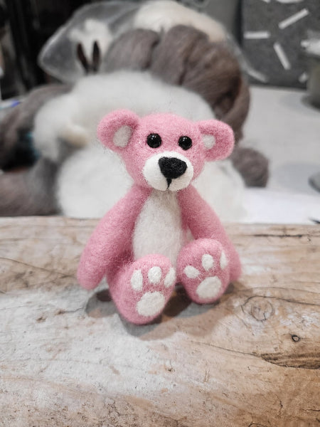 Needle Felting Animals – Soft Wool Pocket-Sized Creatures