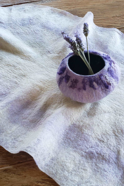 Lavender table runner to provencal style, French Country decor handmade in double side. Wool in natural cream and purple. Timeless appearl.