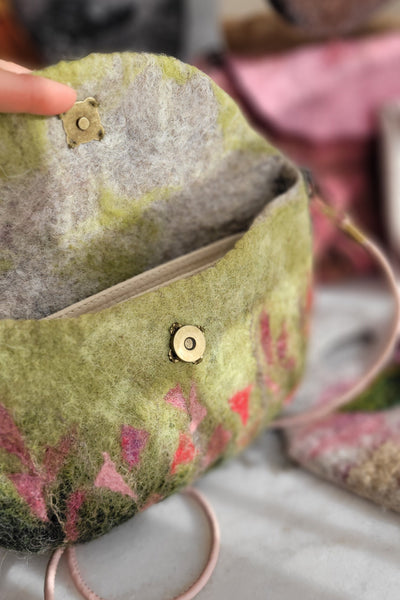 Felted Handbag / Pouch Workshop – Create Hand Felted Handbag Using Wet Felting